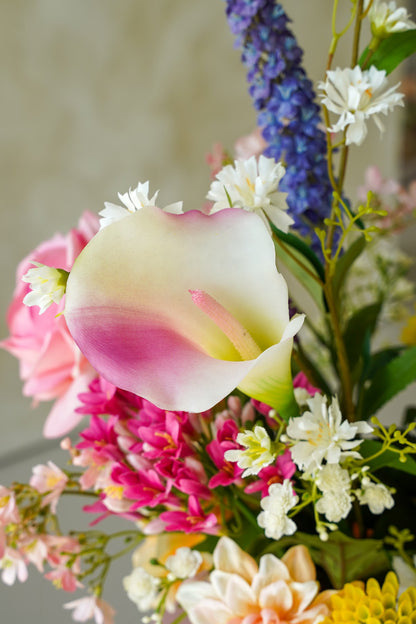 Detail van de hoogwaardige real-touch zijden bloemen in boeket Nina van Fan of Flowers.