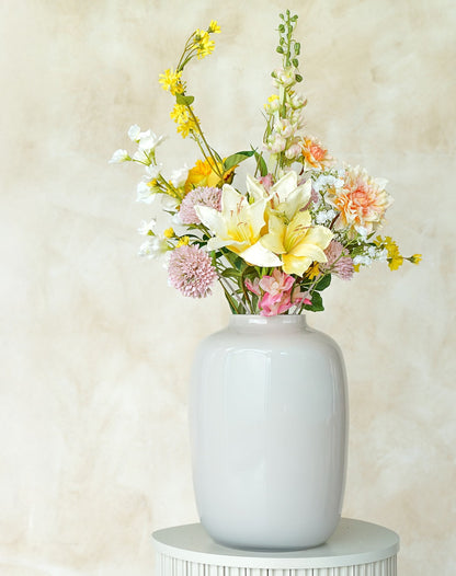 Prachtig kunstboeket Mimosa van Fan of Flowers in neutrale Vaas Crema M
