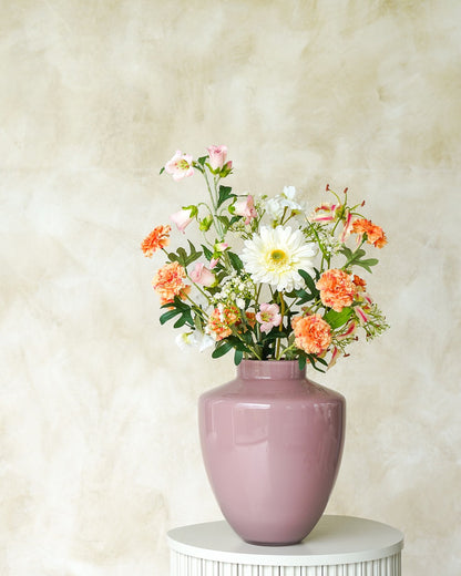 Sfeervol vurig zijden boeket Viva van Fan of Flowers gepresenteerd in Vaas Rosa